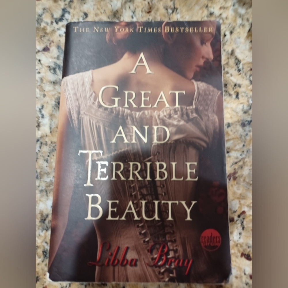 A Great And Terrible Beauty by Libba Bray (Soft Cover)